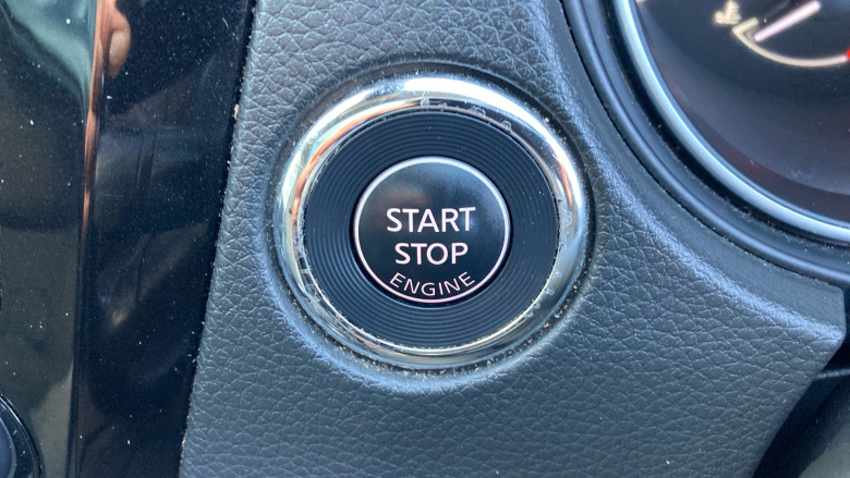 Nissan Qashqai 1.3 DiG-T N-Connecta 5dr Petrol Hatchback